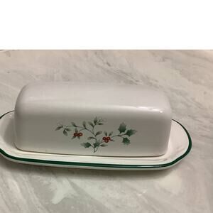 Rare-Pfaltzgraff Winterberry Butter Dish